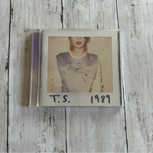 PREOWNED TAYLOR SWIFT CD ALBUM 1989  WELCOME TO NEW YORK